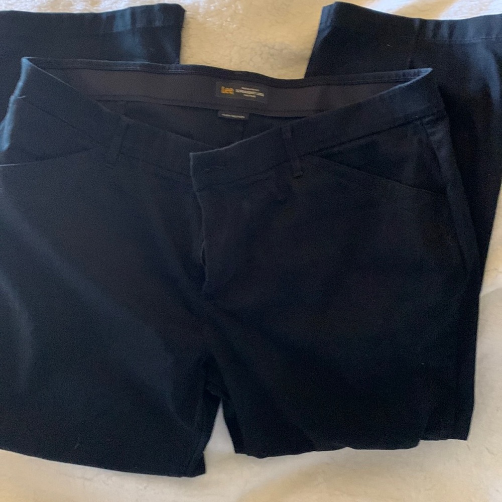 18 short Lee regular fit straight leg mid- rise flex motion black pants